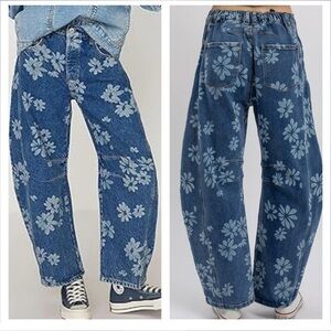 👖NWT👖 BLUE VELVET👖size Large high- waisted, barrel leg floral jeans